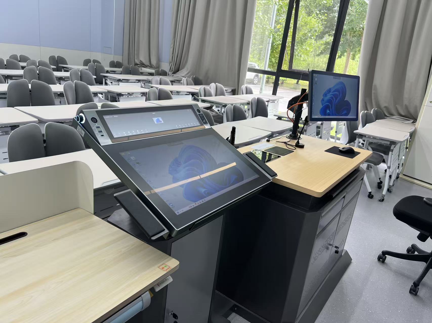 智慧教室升级进行时:AI与大数据如何重塑未来课堂?