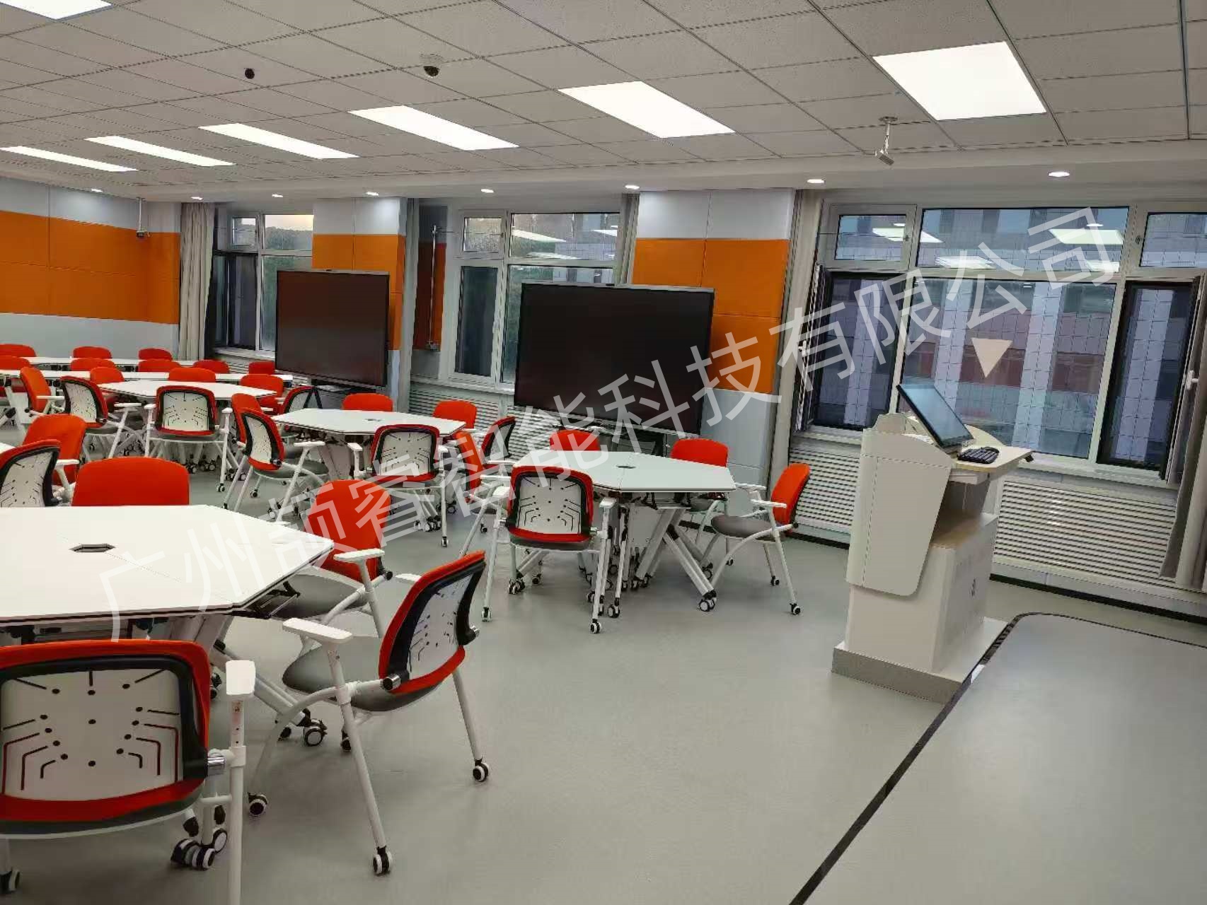 迈向人机协同的未来教育：人工智能赋能均衡与优质教学新生态